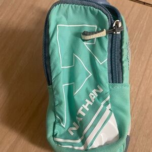 Nathan Insulated SpeedDraw Plus Mint and Grey Handheld Water Bottle for Runners